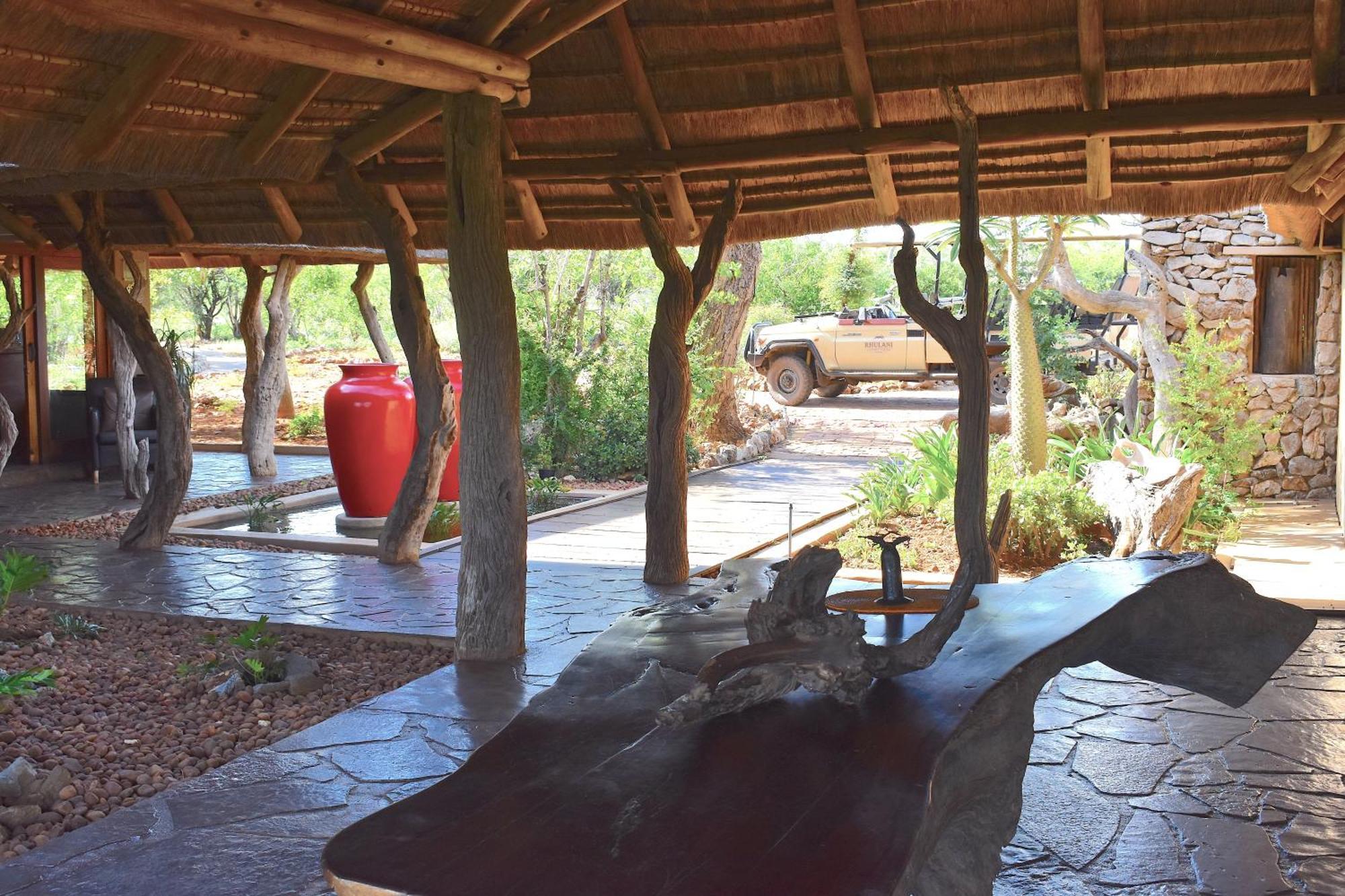 Rhulani Safari Lodge Заповедник Мадикве Экстерьер фото